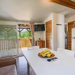 View Mobile Homes With Thermal Riviera Tickets In Terme Catez アパート チャテジ・オプ・サヴィ